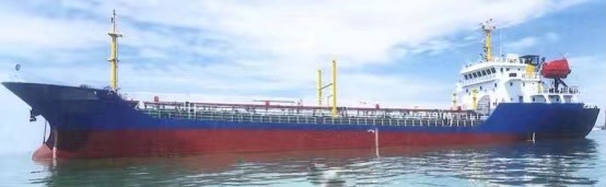 出售3200吨油船
