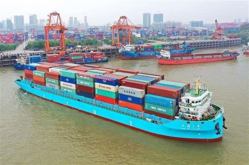 出售： 国内CCS检验2006年浙江造12500吨集装箱船