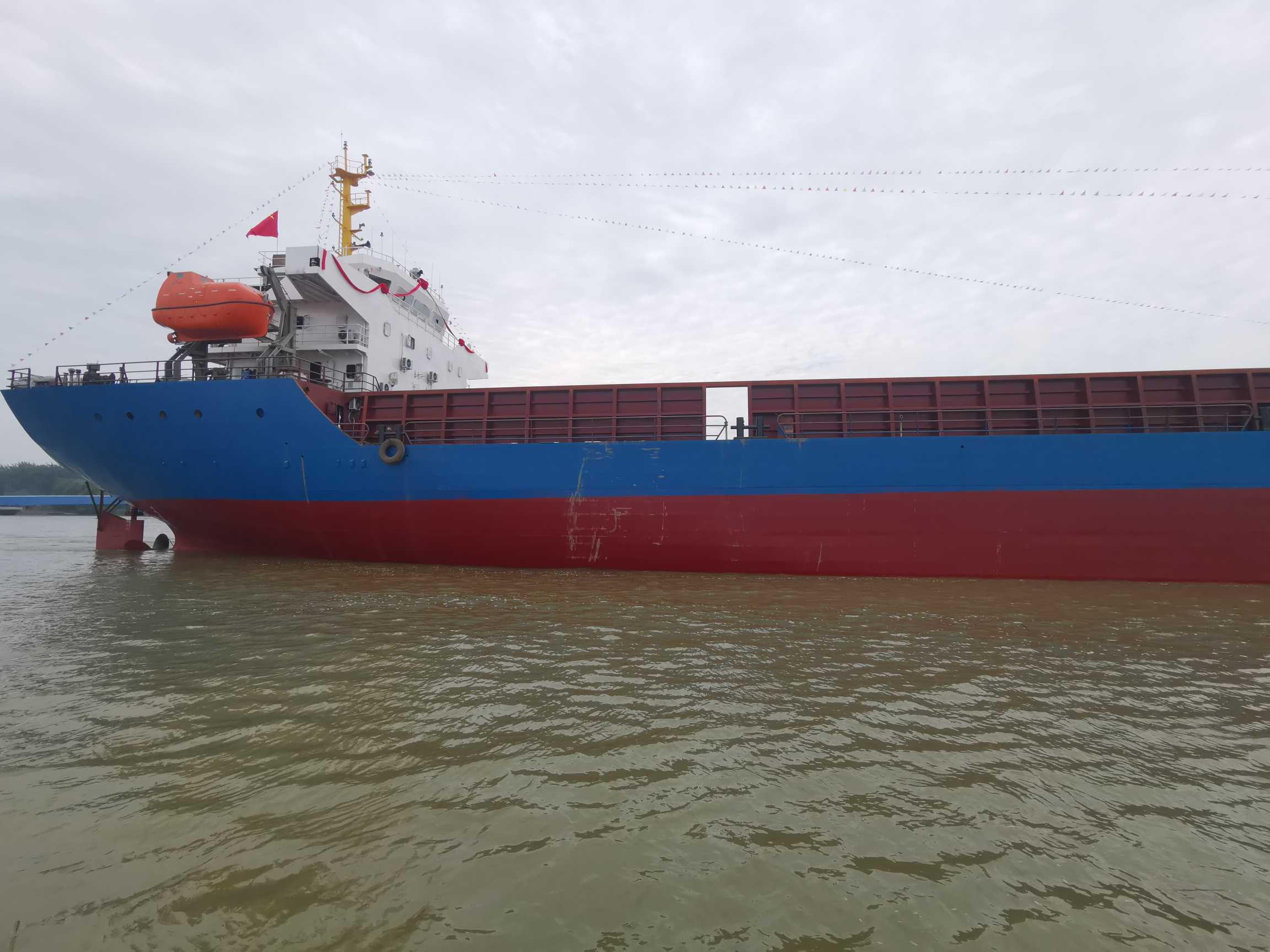 8100吨近海甲板海船