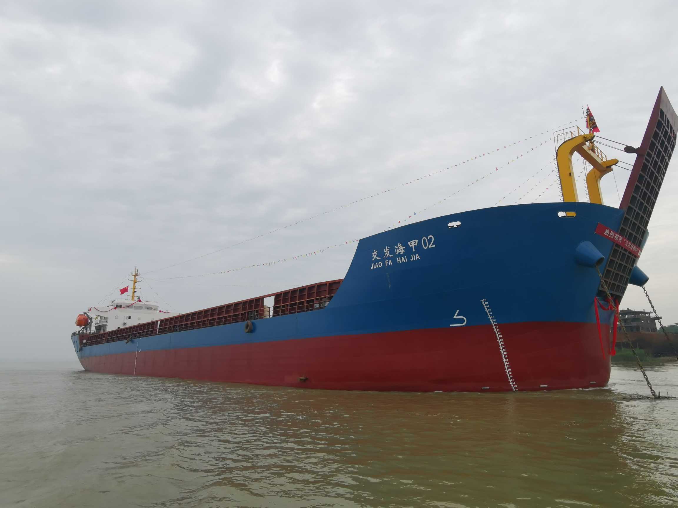 8100吨近海甲板海船