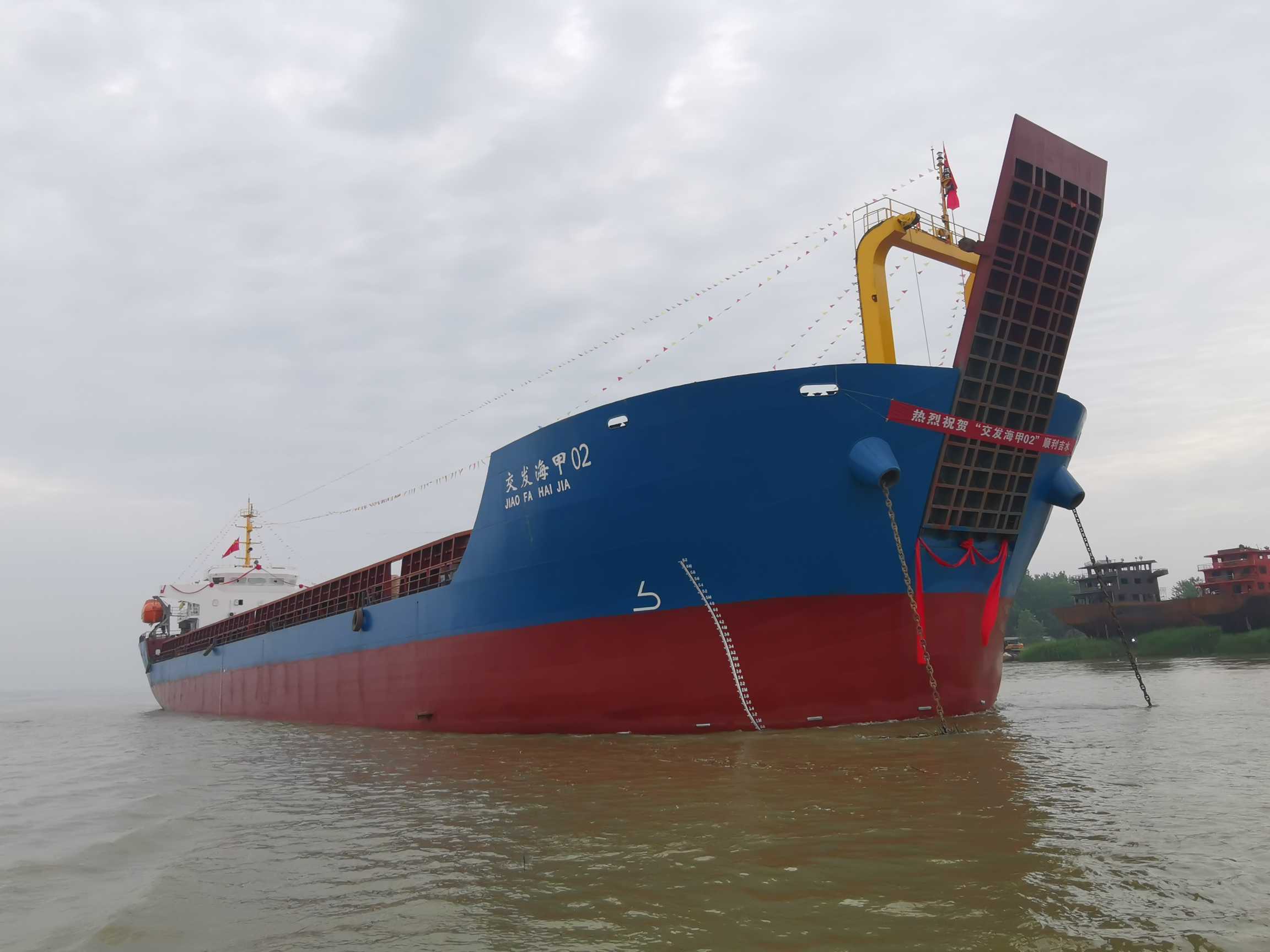 8100吨近海甲板海船