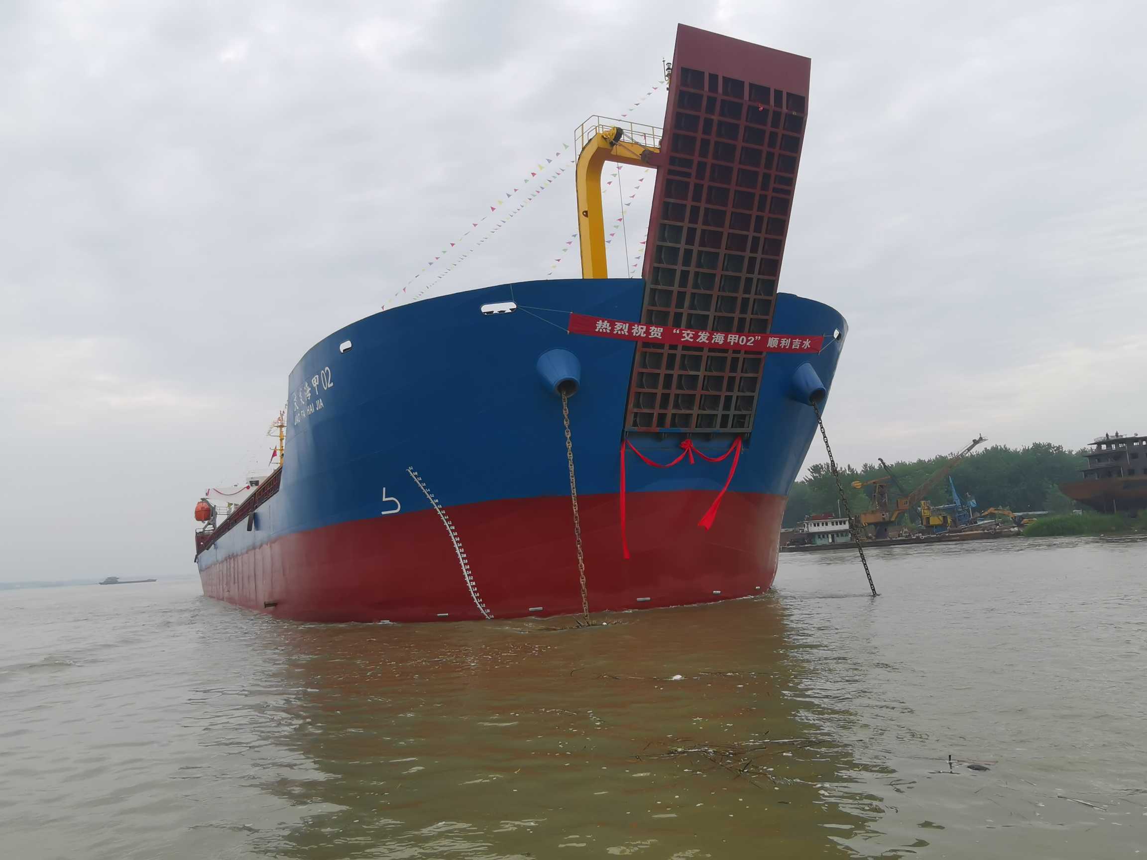 8100吨近海甲板海船