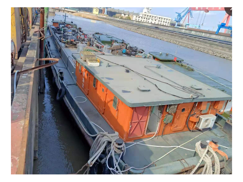 出售2002年建造300载重吨油船