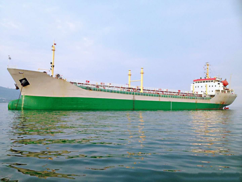 出售2004年建造6600载重吨油船