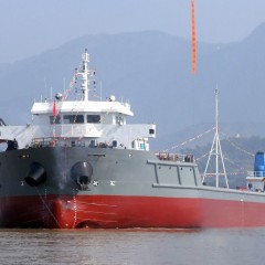 出租6750吨甲板驳船图1