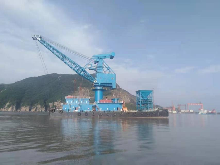 132.160浮吊船