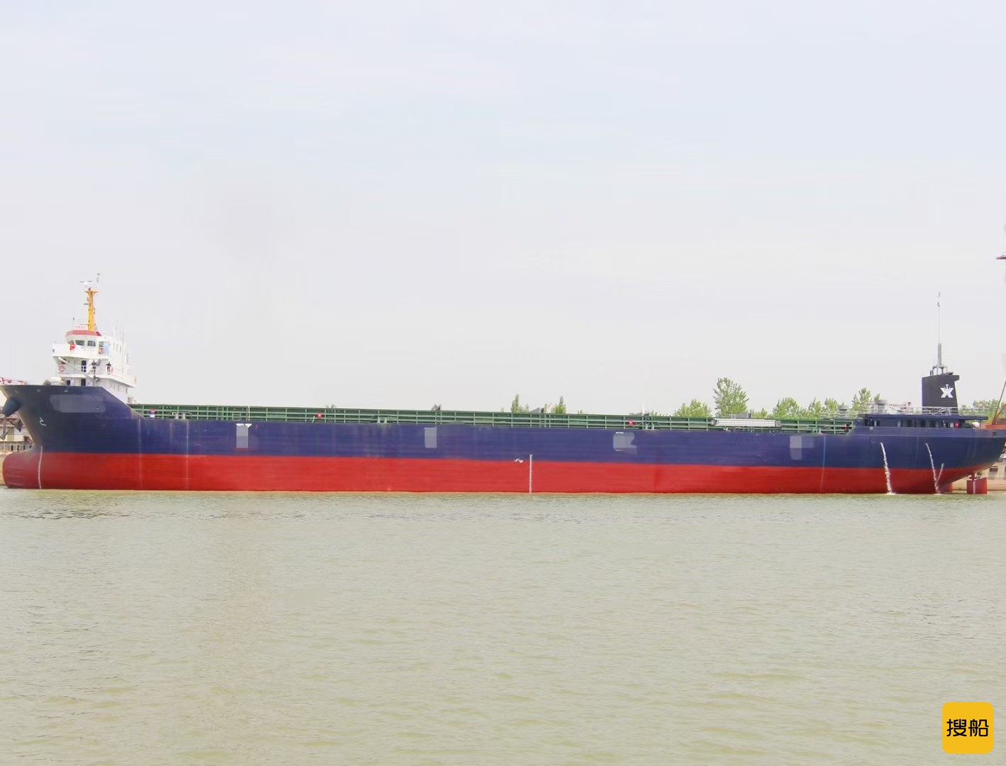 （明天下午或者后天上午江苏境内看船！有需求的老板提前预约啦！！！）出售： 2020年造10000吨敞口集装箱船