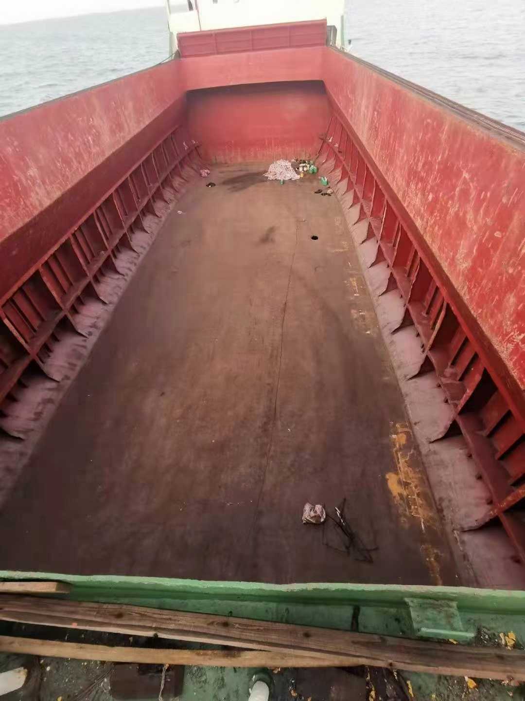 出售：5000吨单壳干货船