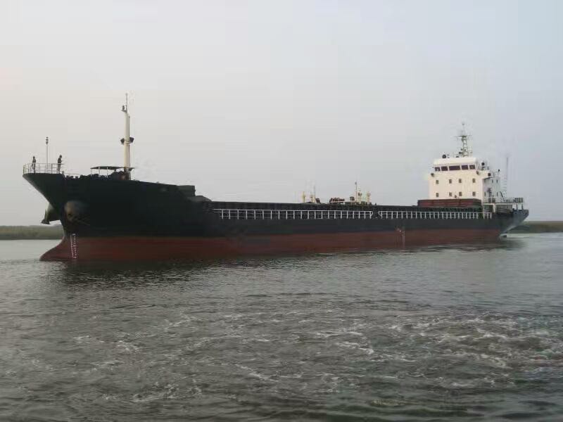 求购2000-3000吨散货船（自带吊）