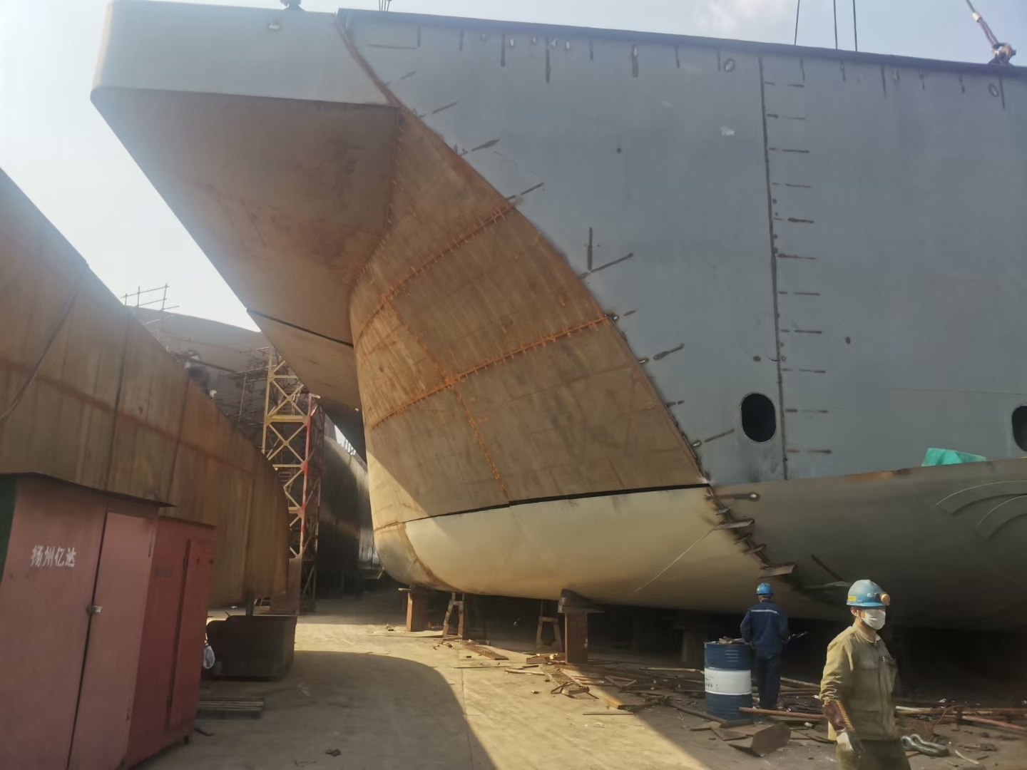 出售：23000吨高品质CCS近海前驾甲板驳船