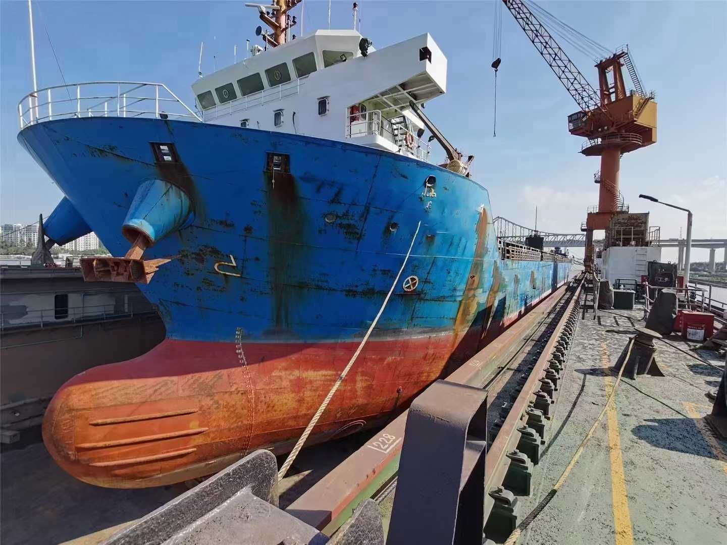 出售： 2017年造11000吨敞口集装箱船