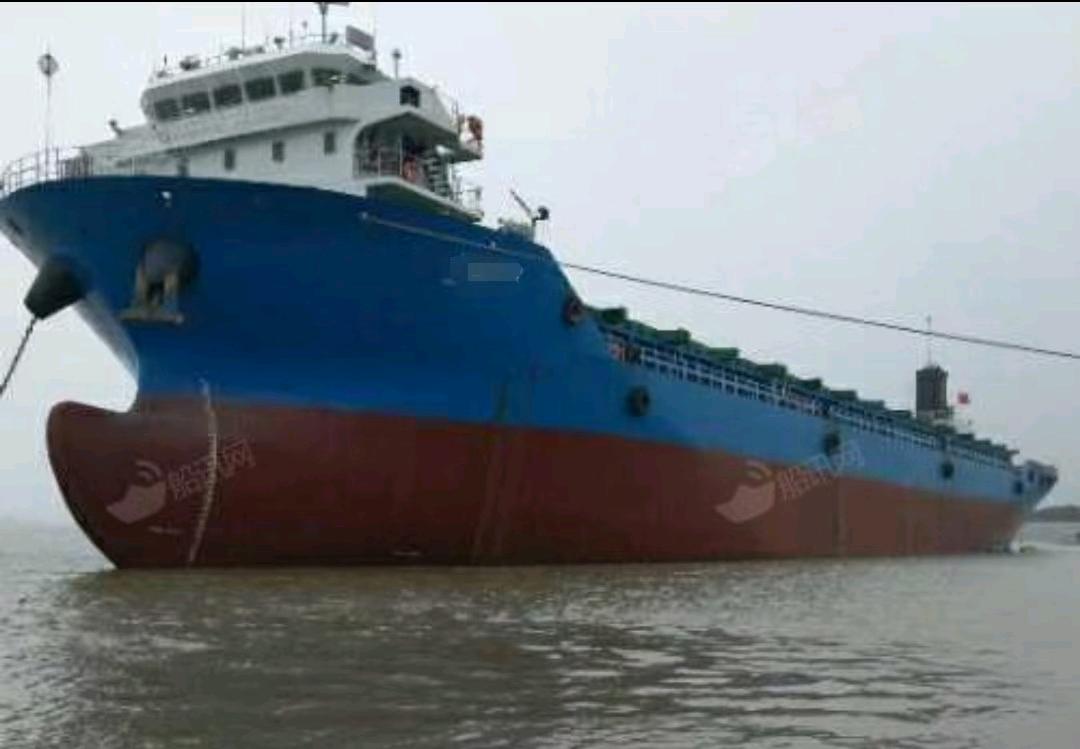 出售：（可改散货船/多用途） 2016年造10700吨敞口集装箱船