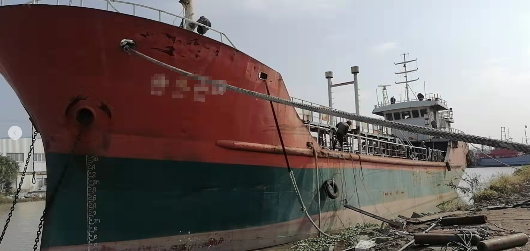 出售: 【油船】551吨，2010年浙江造单底单壳，有锅炉和导热系统，交通部运力在重审。