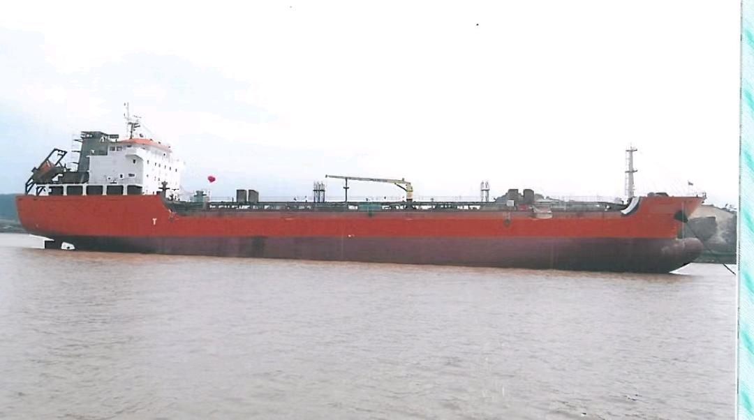 出售：7000吨近海成品油船