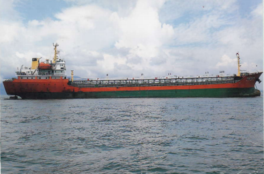出售8200吨一级油船