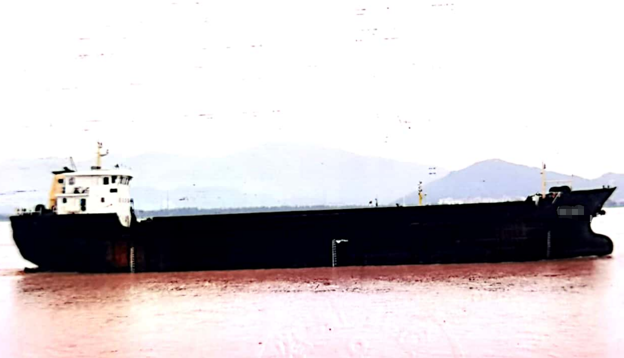 低价出售:【集装箱船】1792吨装84只标箱1999年安徽造