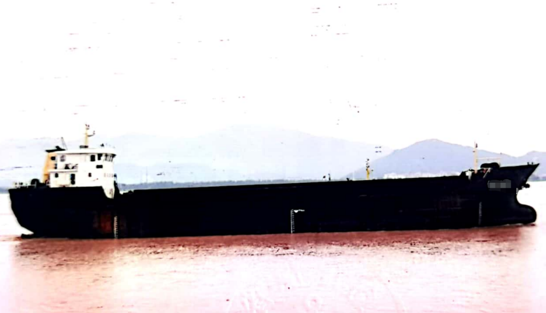 低价出售:【集装箱船】1792吨装84只标箱，1999年安徽造，编号：B21122301