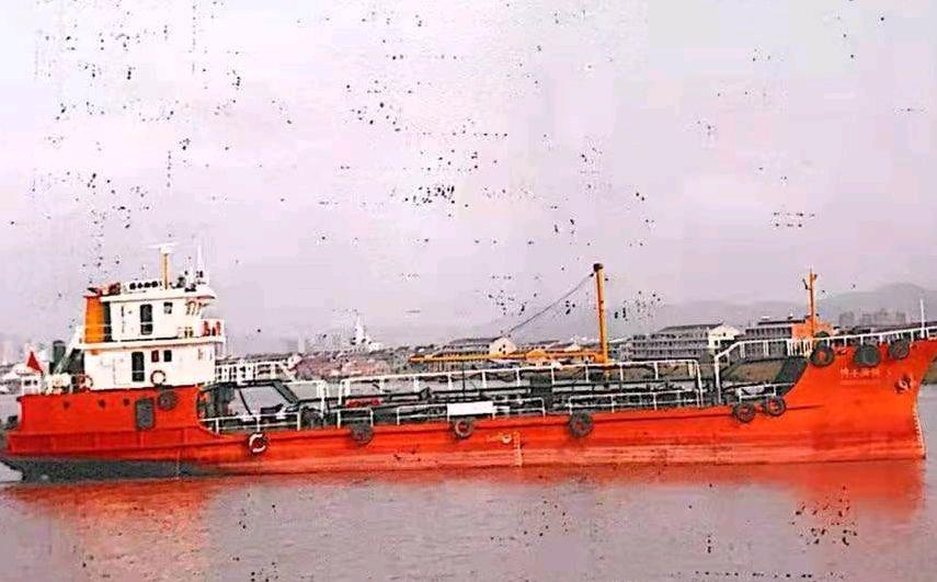 500吨油船