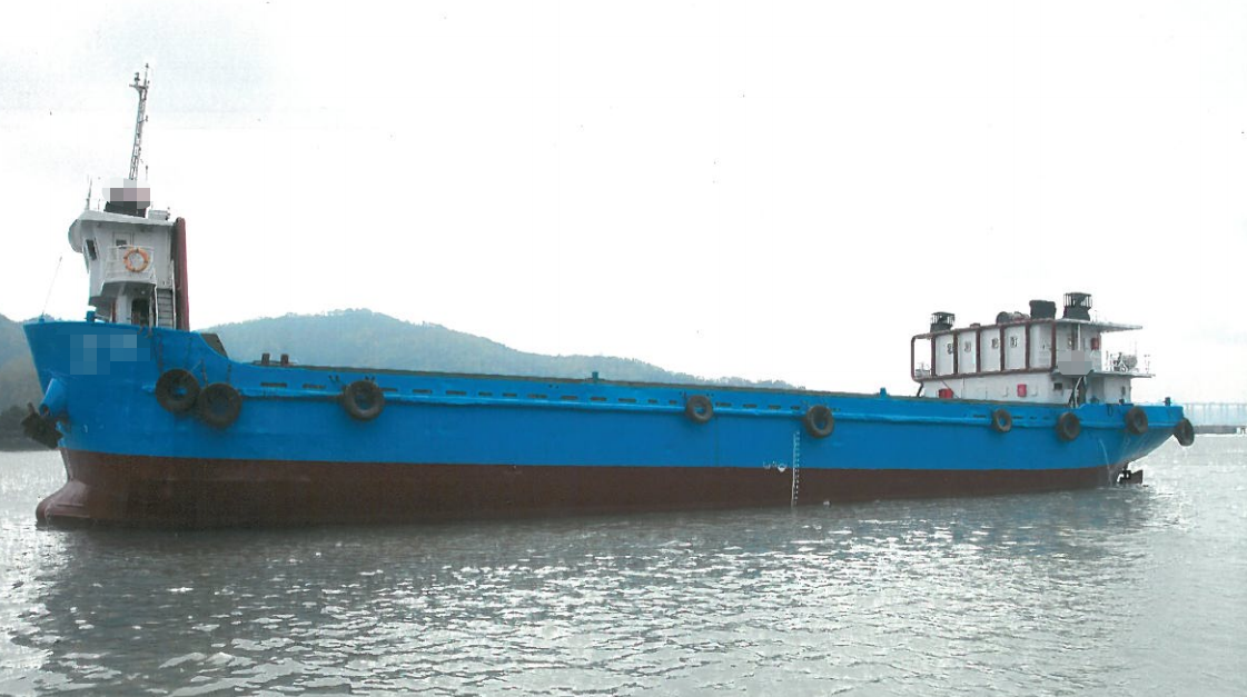 出售2004年造1100吨120个柜沿海集装箱船