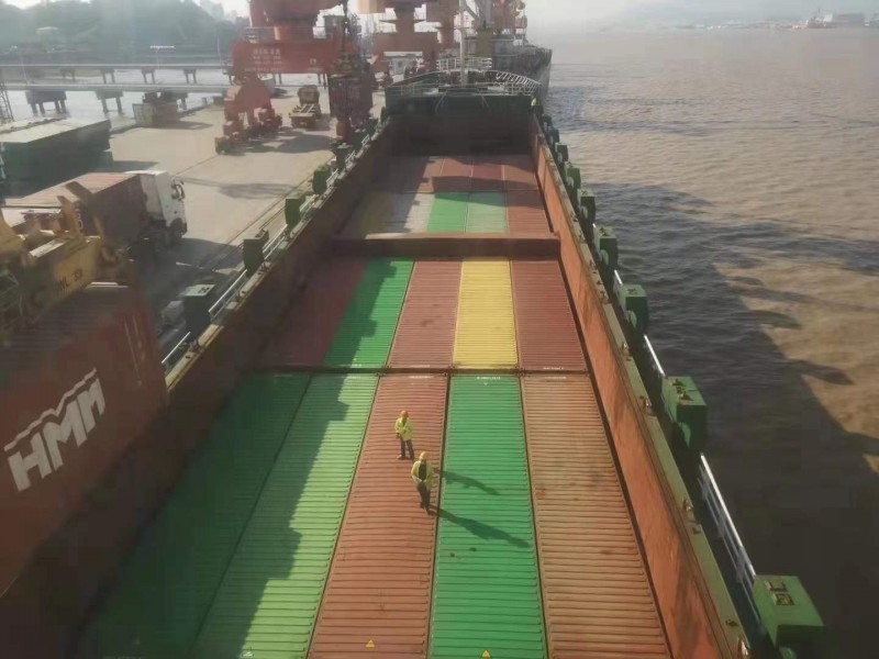 出售5300吨集装箱船