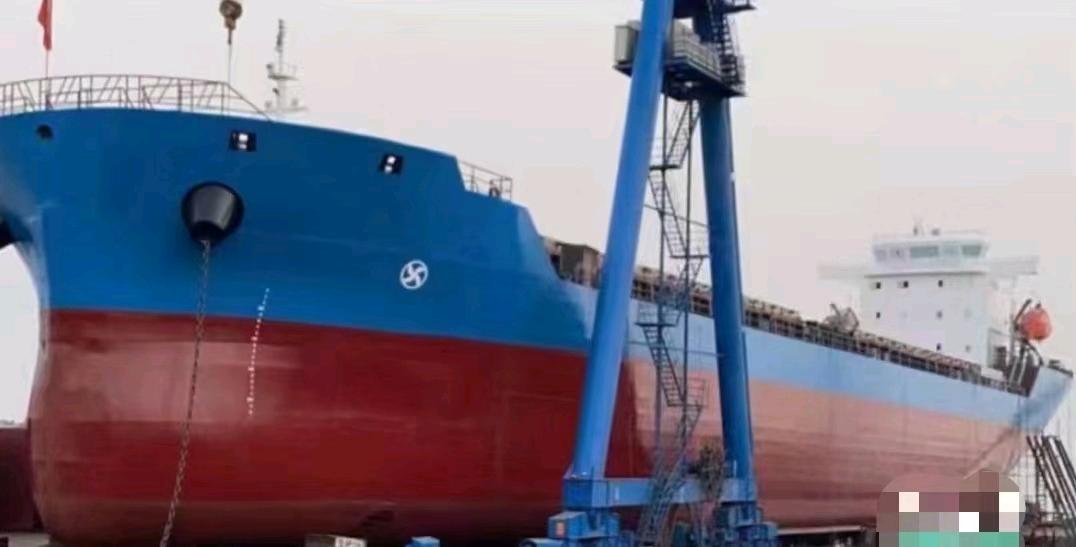 出售12600吨散货船