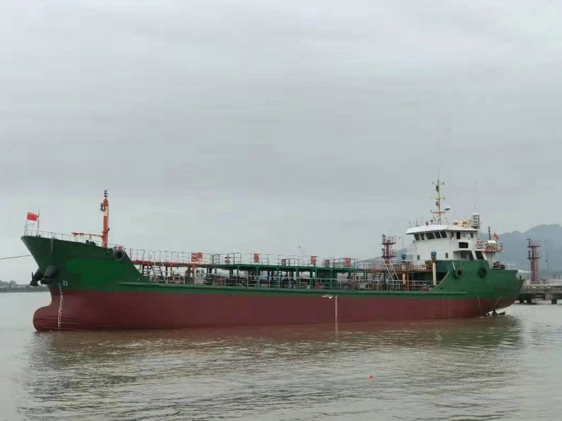 2006年近海1000吨双壳油船