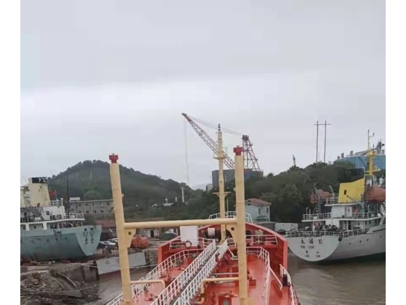 出售2005年双底双壳交通部3400吨油船