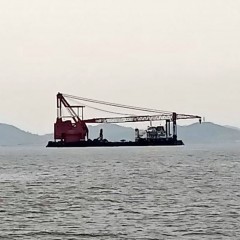 沿海自航全回转浮吊船80t一500 T图1
