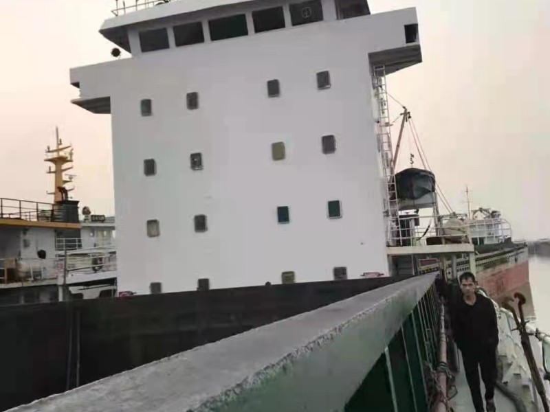 出售编号284 06年3036吨集装箱船