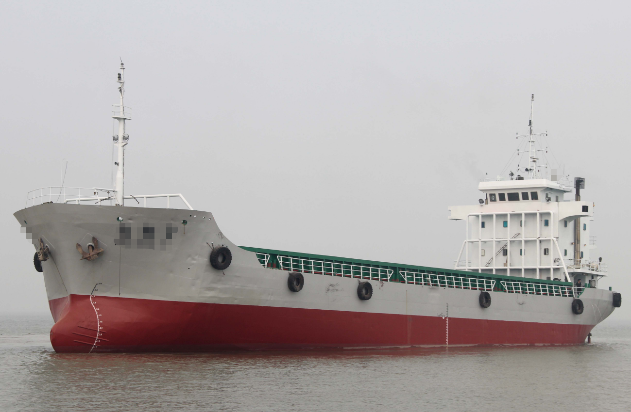 出售:【集装箱船】2500吨156重箱，2010年广东造