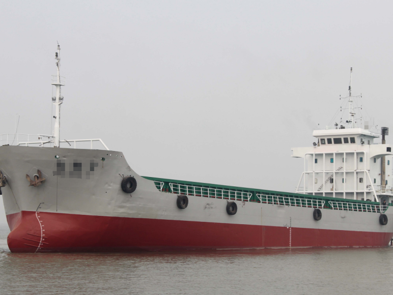 出售:【集装箱船】2500吨156重箱，2010年广东造