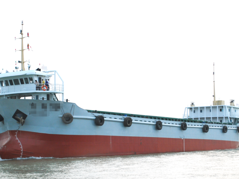 出售:【集装箱船】2700吨160重箱，2011年广东造