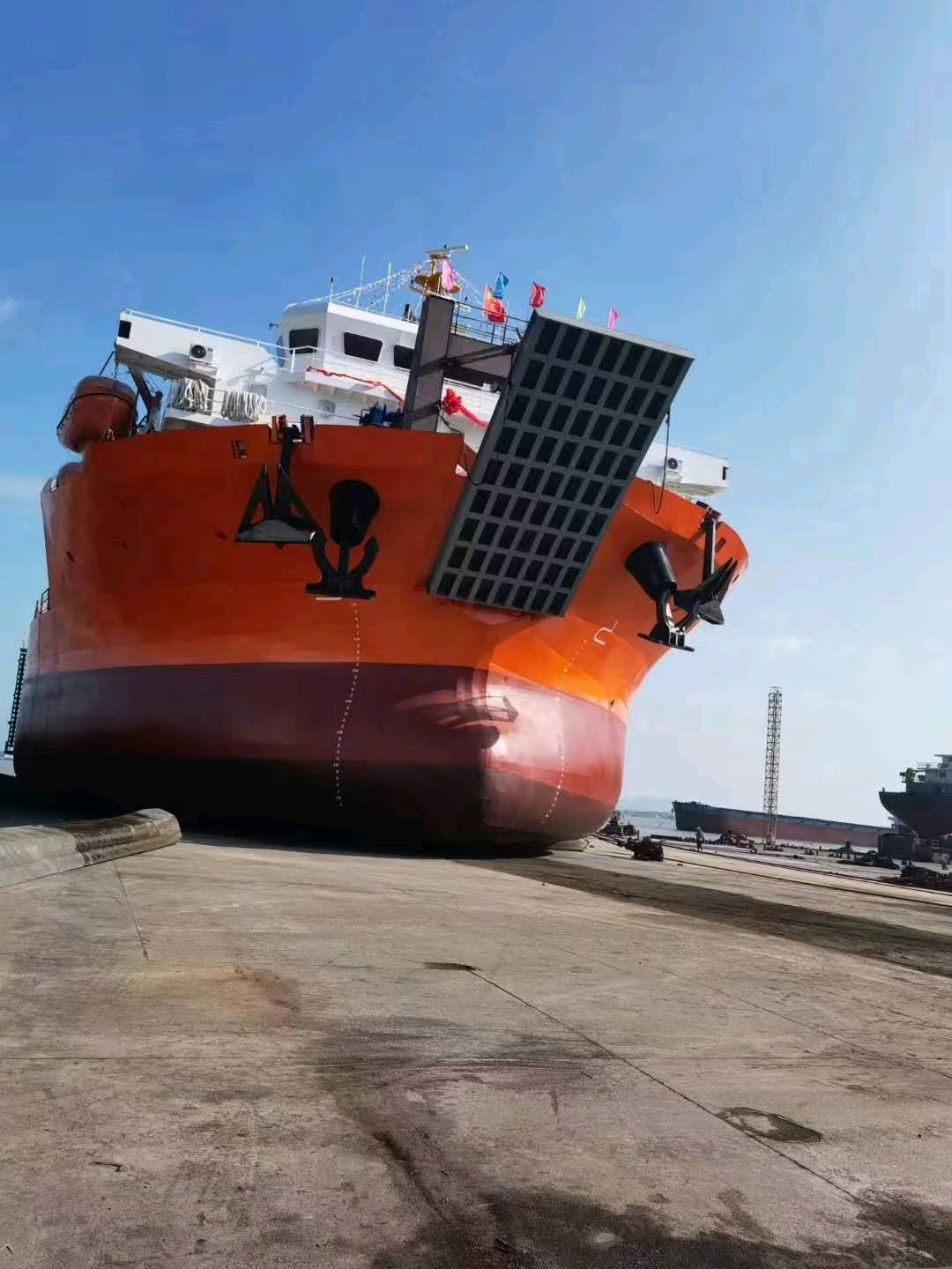 出售/出租现船： 已完工2021年底，23500吨前驾驶大件甲板驳