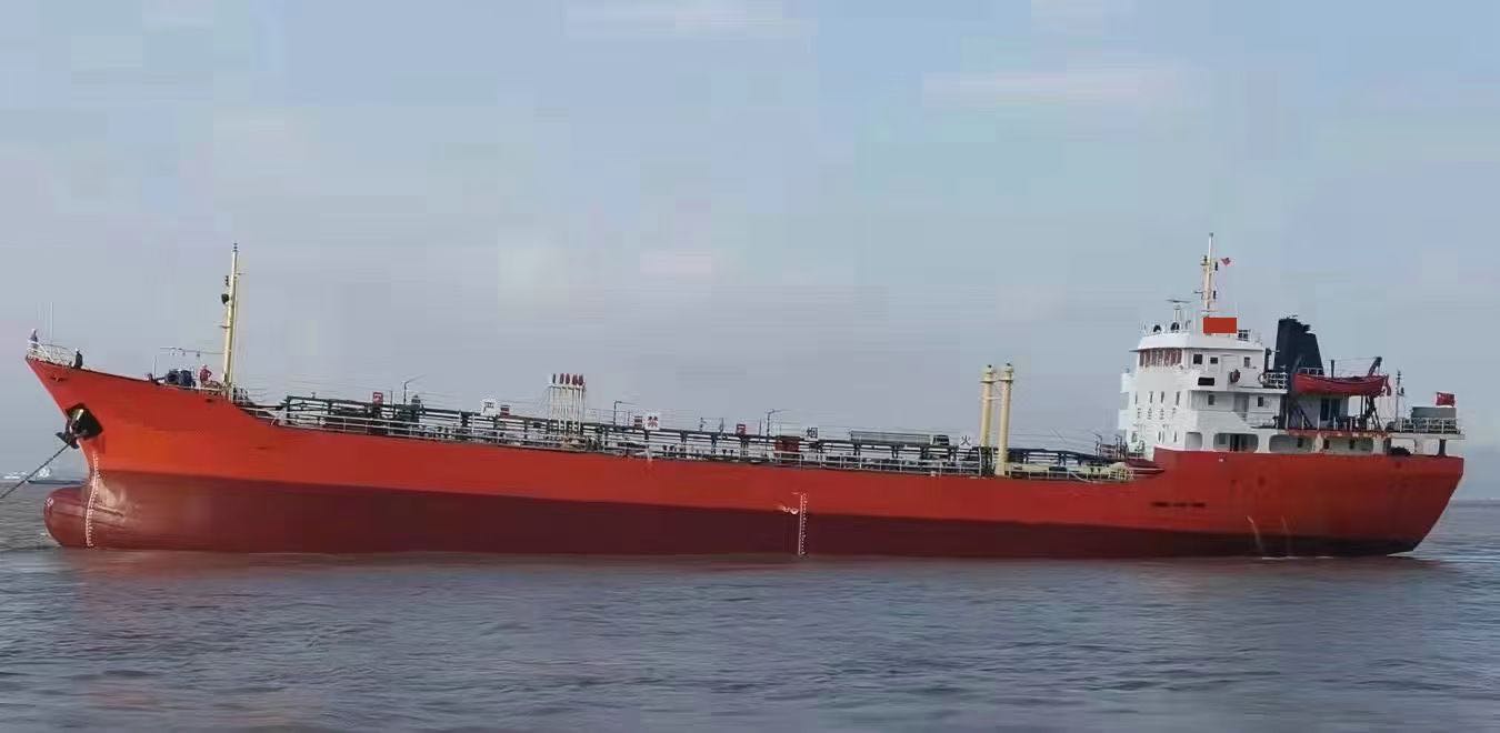 出售:全新5500吨油化船