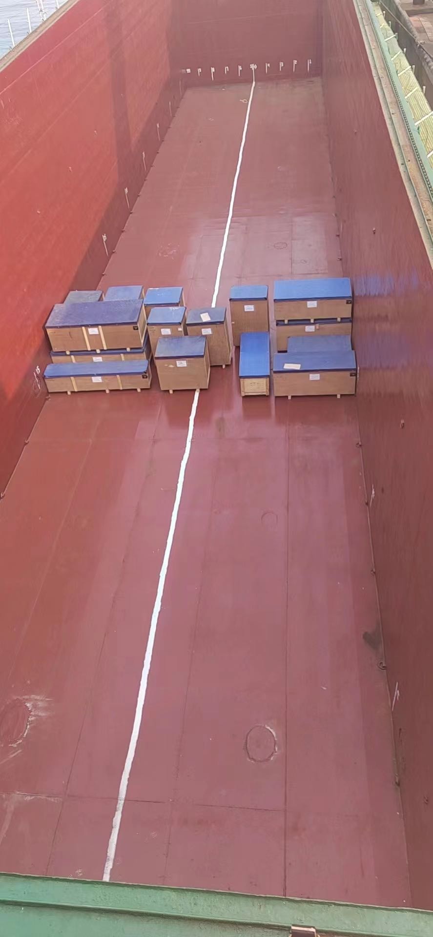 出售2600吨集装箱船，单舱
