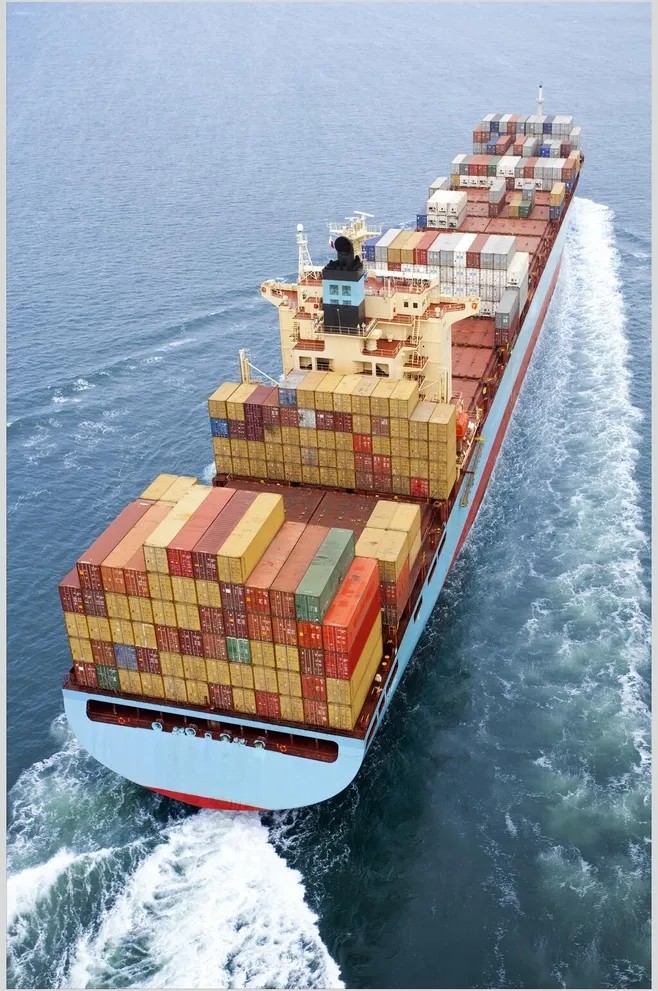 出售：6400吨集装箱船