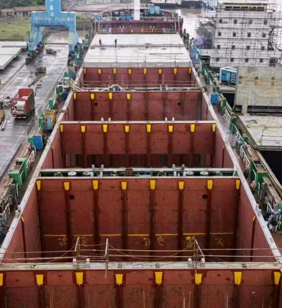 出售14000吨多用途船，集装箱船