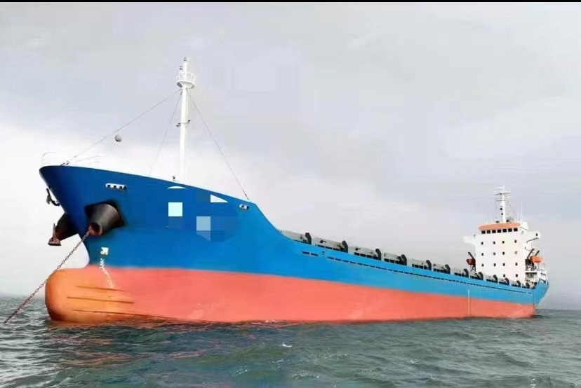 出售编号580 07年6400吨集装箱船