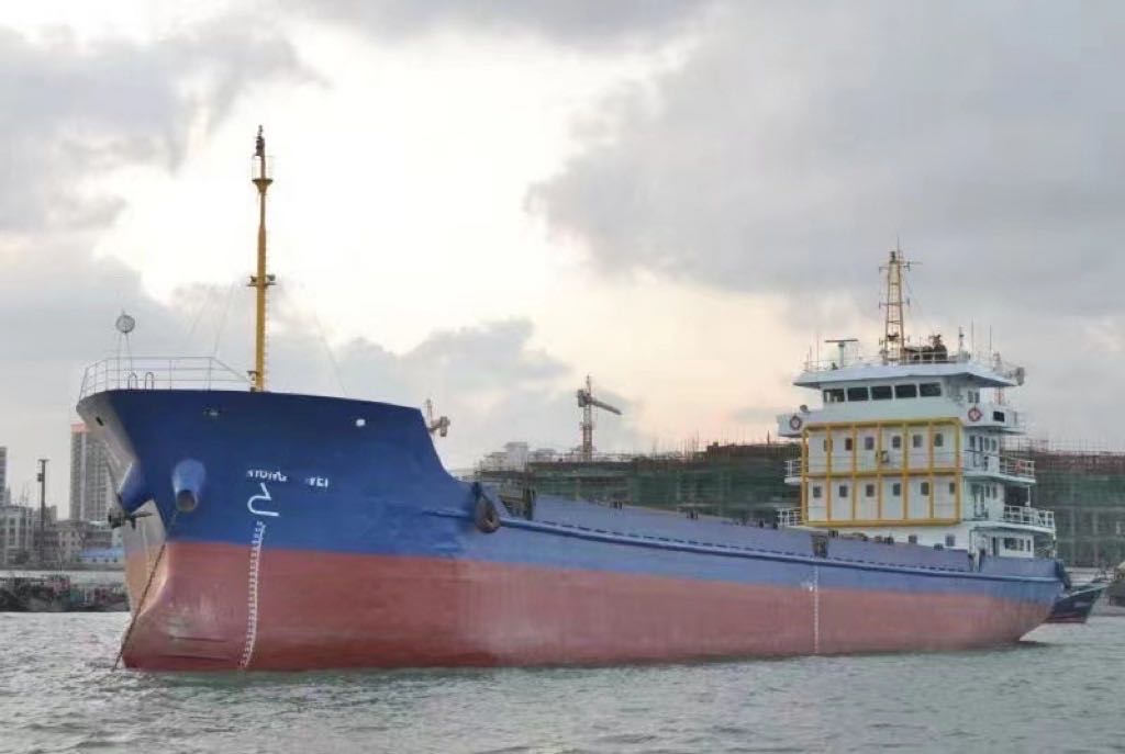 出售06年3000吨集装箱船