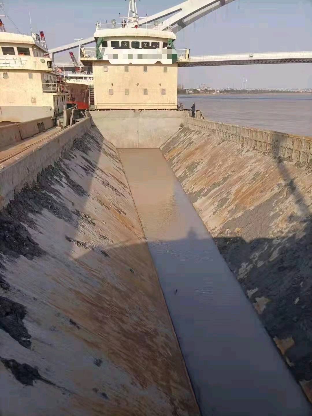 出售： 装1500立方开体泥驳船 2012年12月浙江博海船业ZC完工