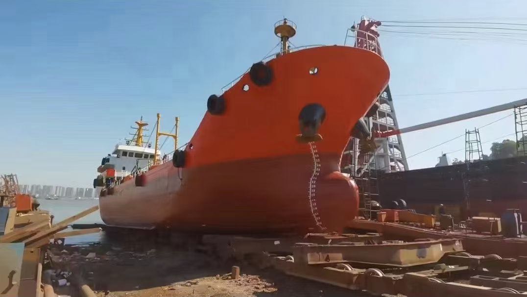 售8800吨CCS远洋油船
