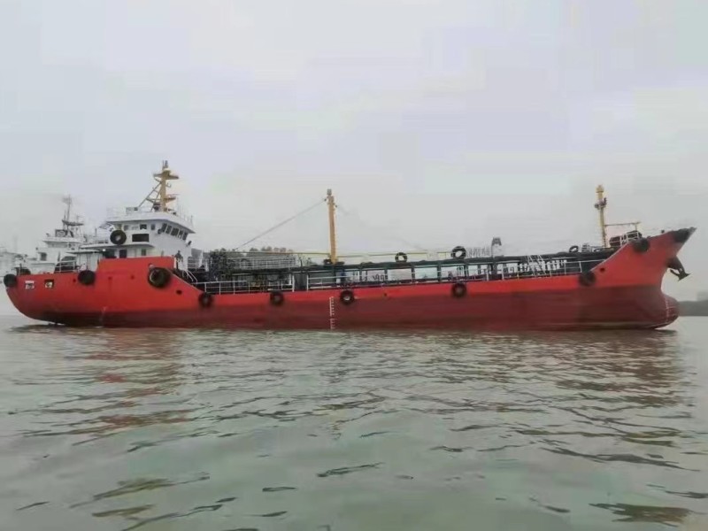 出售905吨油船