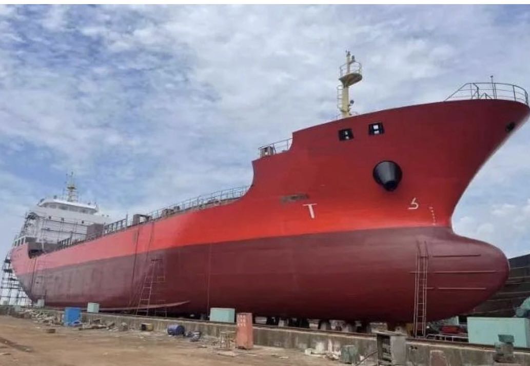 出售加油船，2012年造1000吨双底双壳交通部运力