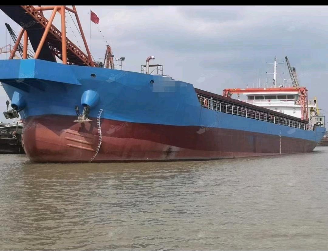 出售： 2019年造证书4200实载5000吨自卸船 船舶类型：自卸船 建造地点：江苏
