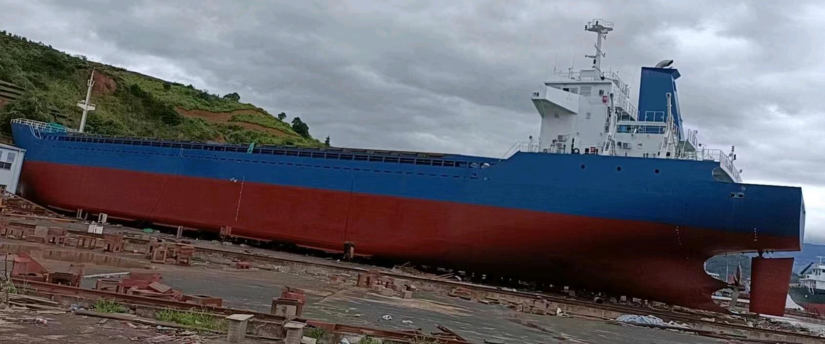 出售: 2022年江苏造8150吨双壳散货船