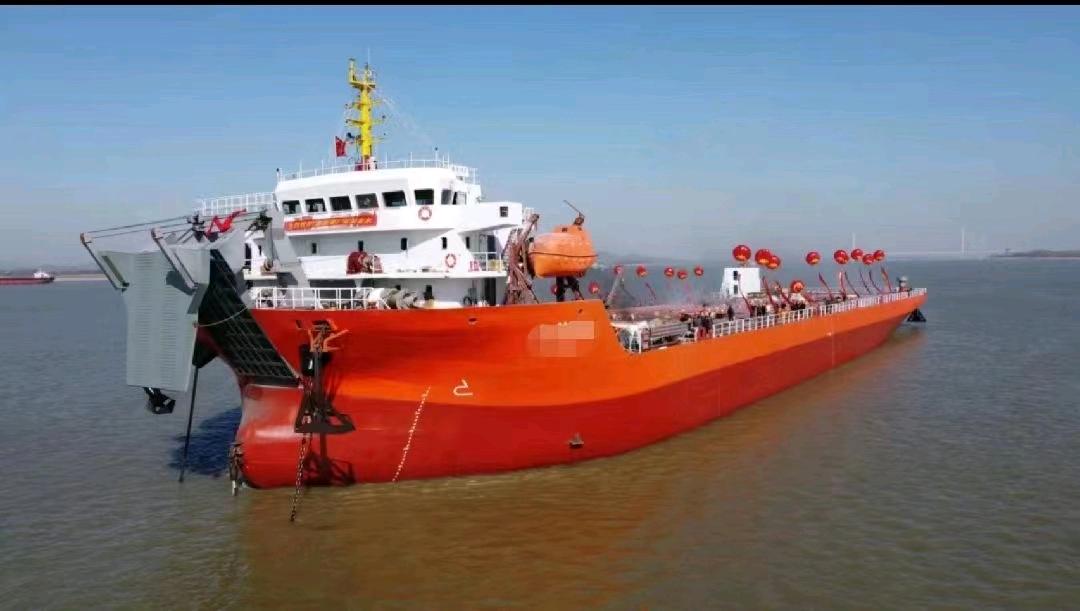 出售2020年12月 13000吨后驾驶甲板驳船 江苏扬州造 检验机构：ZC检验