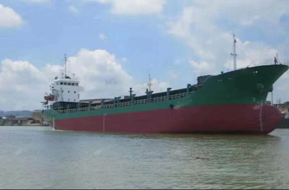 出售04年4433吨集装箱多用途船