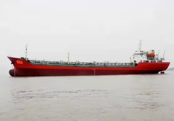出售2005年造4600吨近海双底双壳一级油船