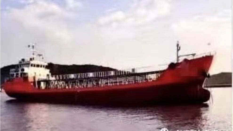 售2010年造900吨油船