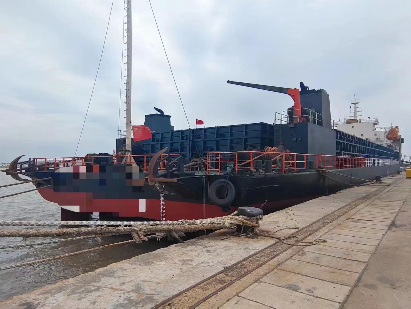 转让出租2017年江苏造5000吨前驾驶驳船，